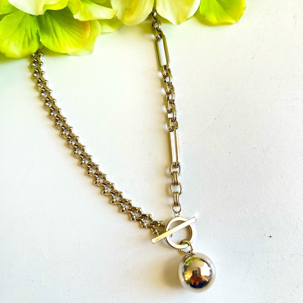 Trendy Silver Chain toggle Necklace